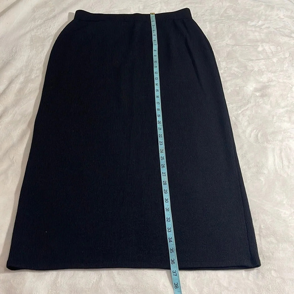 St. John Basics Mid-Length Skirt in Black size 14 - Picture 3 of 9